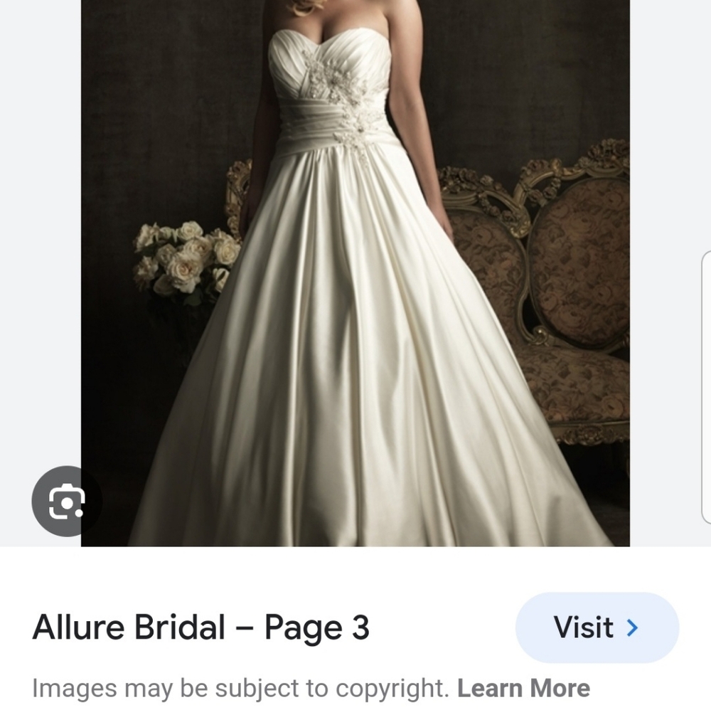 Elegant Ivory Satin Gown with Button Detail - Picture 4 of 4